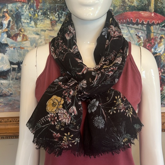 OBLONG BLACK BOTANICAL SCARF - Picture 3 of 4